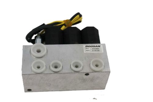 BOBCAT HYDRAULIC CONTROL VALVE: PILOT