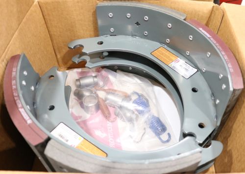 VOLVO BRAKE SHOE KIT (REMAN)