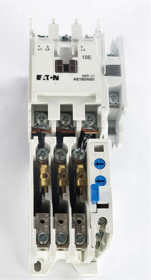 CUTLER HAMMER MOTOR STARTER 3PH 120VAC COIL 18A