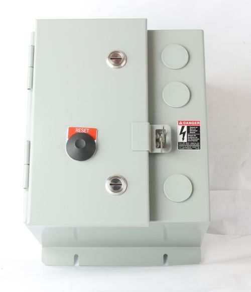 CUTLER HAMMER MOTOR STARTER - ENCLOSED