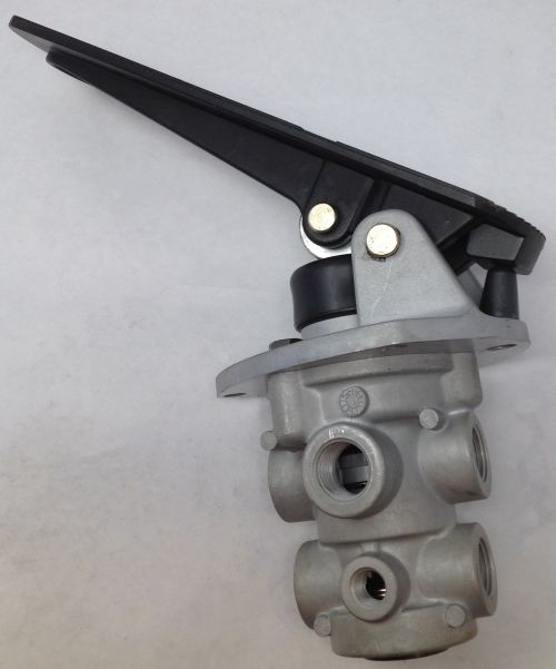 HALDEX MIDLAND SINGLE CIRCUIT FOOT OPERATED SERVICE BRAKE W/PEDAL