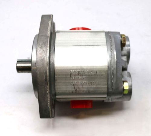 PRINCE HYDRAULIC GEAR PUMP .68CI RH SAE A