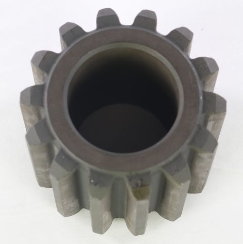 DANA SPICER GEAR  SPUR FIN 6.614 L  18 TEETH  3.240 OD END