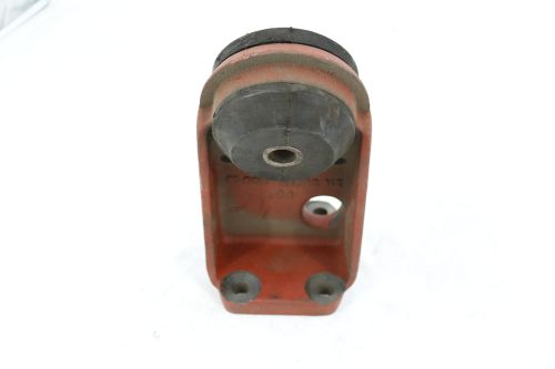 TEREX FUCHS ENGINE MOUNTING