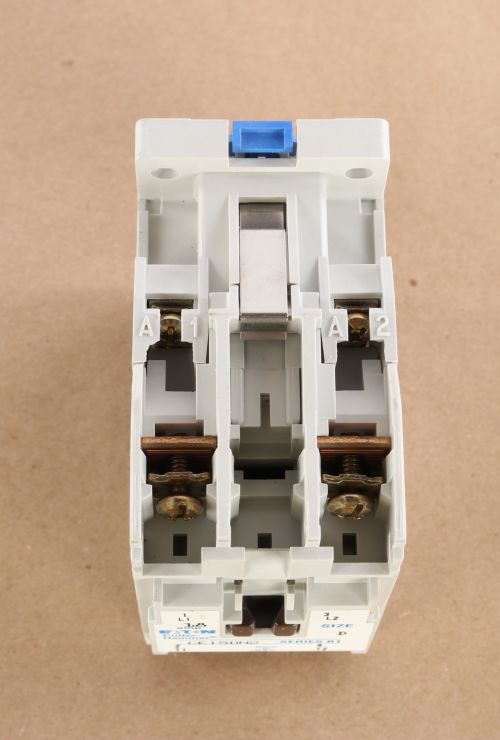 IWS CUTLER HAMMER CONTACTOR