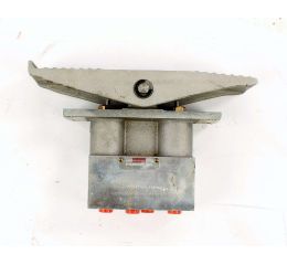 PEDAL VALVE