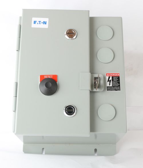 CUTLER HAMMER MOTOR STARTER - ENCLOSED