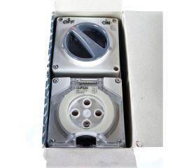 SWITCHED POWER OUTLET 32A