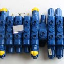 REXROTH GMBH HYDRAULIC DISTRIBUTOR VALVE ASSEMBLY