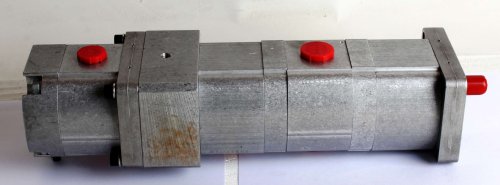 TEREX TRIPLE PUMP ASSEMBLY
