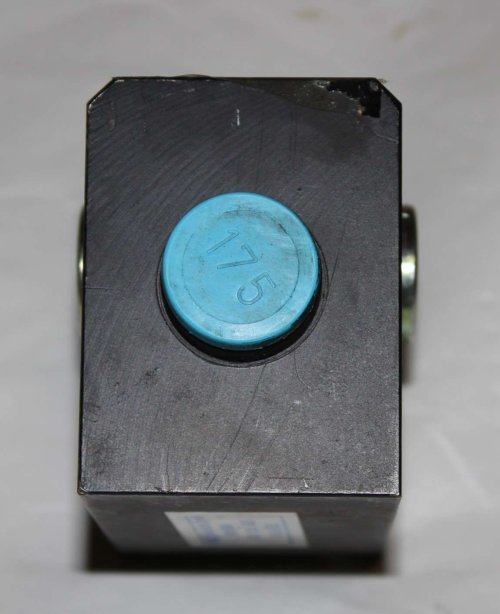 JOHN DEERE RELIEF VALVE