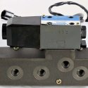 VICKERS DIRECTIONAL CONTROL VALVE 24V