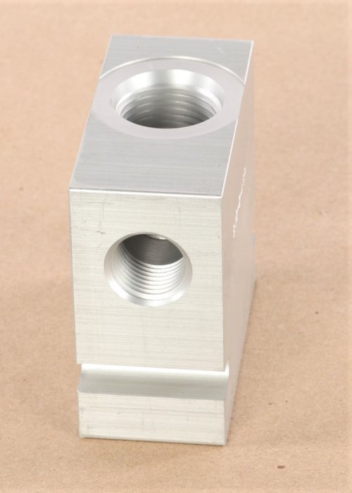 PARKER VALVE BLOCK 1/2\" NPTF