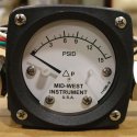 MID-WEST INSTRUMENT DIFFERENTIAL PRESSURE GAUGE 0-15PSID 5000PSIG