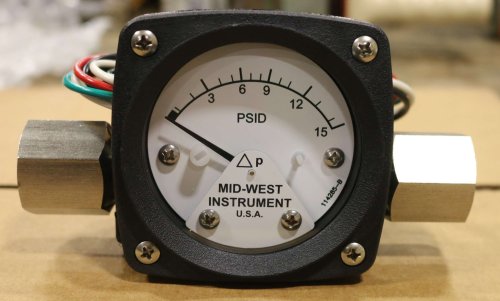 MID-WEST INSTRUMENT DIFFERENTIAL PRESSURE GAUGE 0-15PSID 5000PSIG