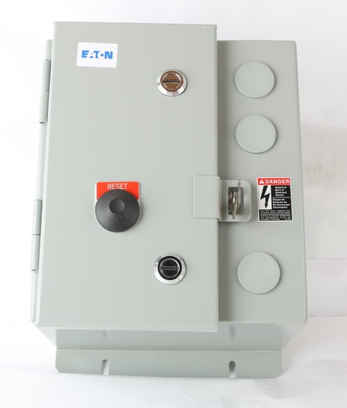 CUTLER HAMMER MOTOR STARTER - ENCLOSED
