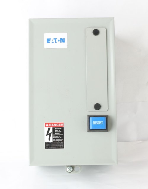 CUTLER HAMMER MOTOR STARTER - ENCLOSED