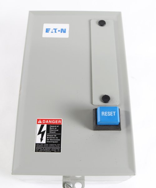 CUTLER HAMMER MOTOR STARTER - ENCLOSED