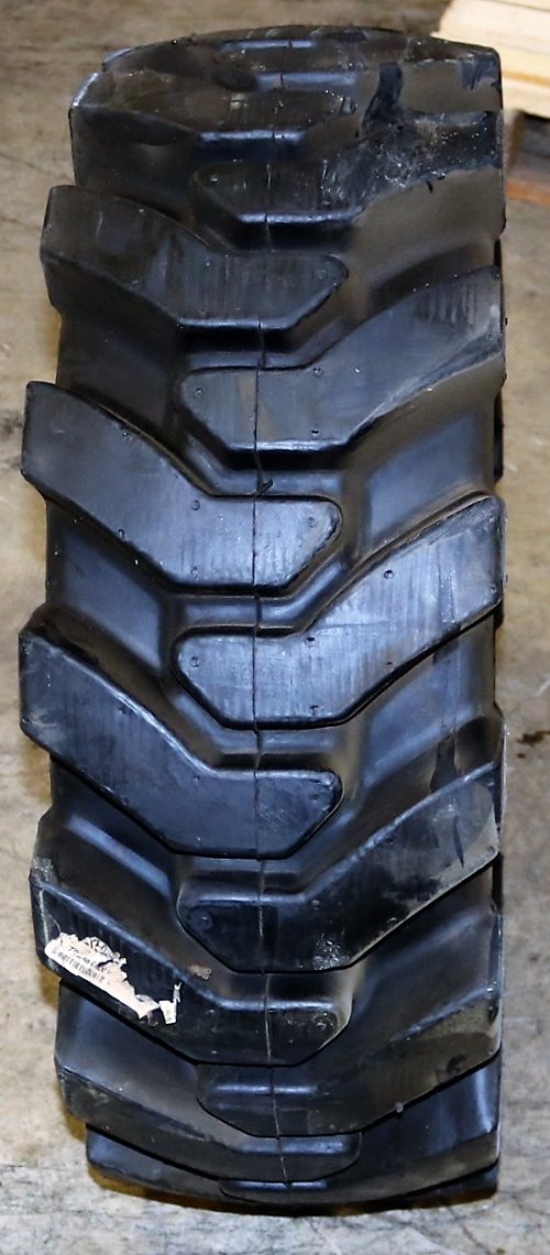 BOBCAT TIRE FLEX DIRT RH 12X16.5 (33X12)