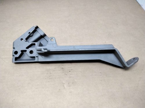 BOBCAT COUPLER LOWER MNT RH
