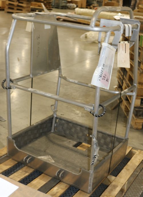 JLG ONE-PERSON BASKET
