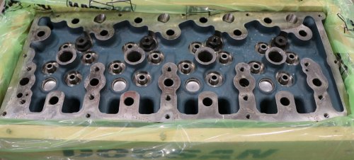 BOBCAT HEAD CYLINDER ENGINE
