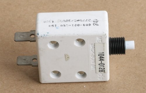 MECHANICAL PRODUCTS CO. 15A PUSH-TO-RESET CIRCUIT BREAKER