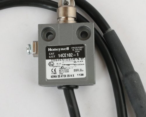 MICRO SWITCH SNAP ACTION PLULNGER LIMIT SWITCH  5A 240V