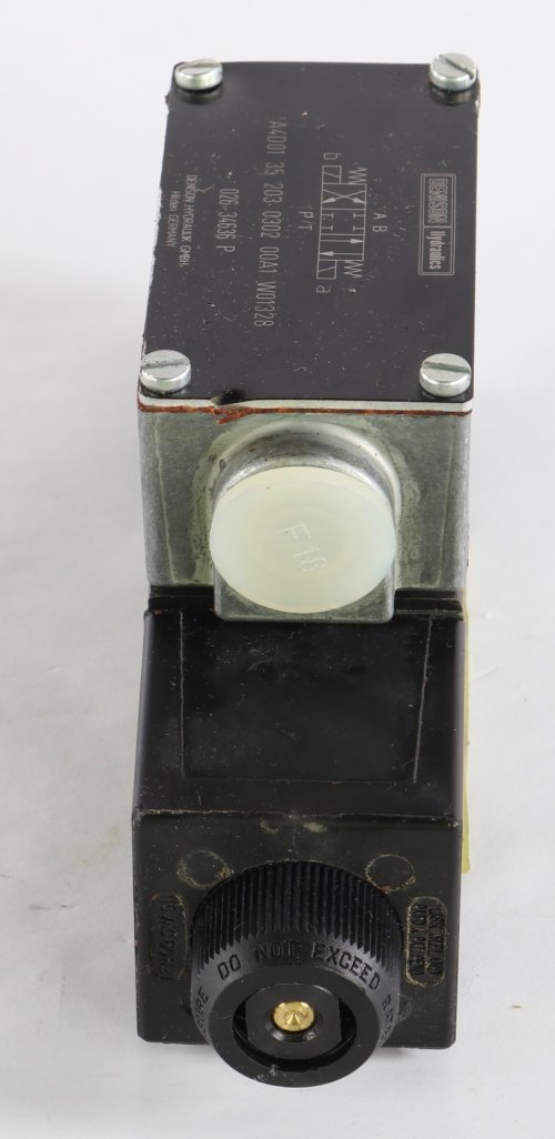 DENISON HYDRAULIC VALVE ASSEMBLY - DIRECTIONAL CONTROL SOLENOID