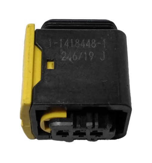 AMP INC ELECTRICAL CONNECTOR HOUSING 3P